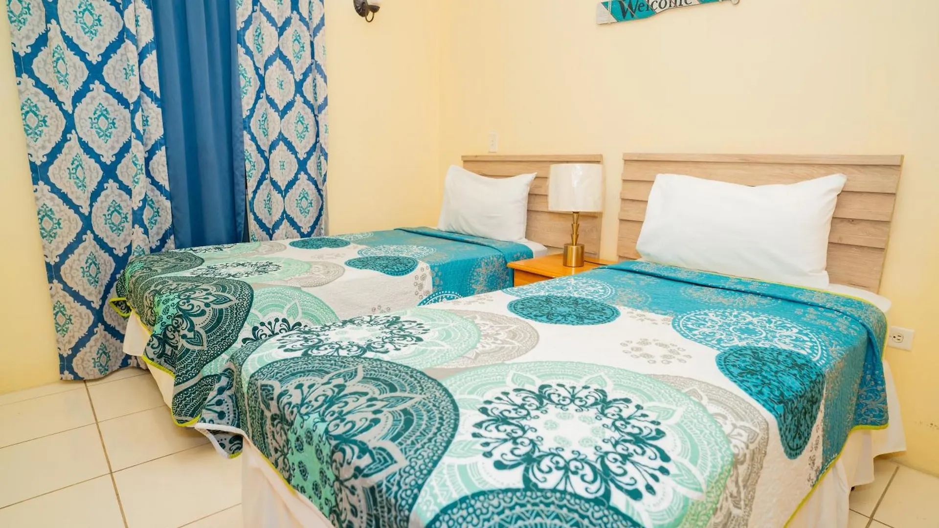 Connie'S Comfort Suites 세인트존스