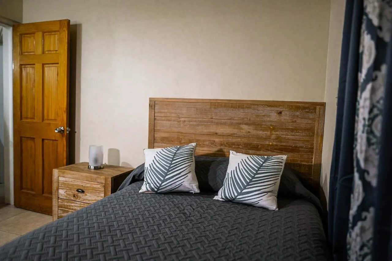 Connie'S Comfort Suites 세인트존스 아파트호텔