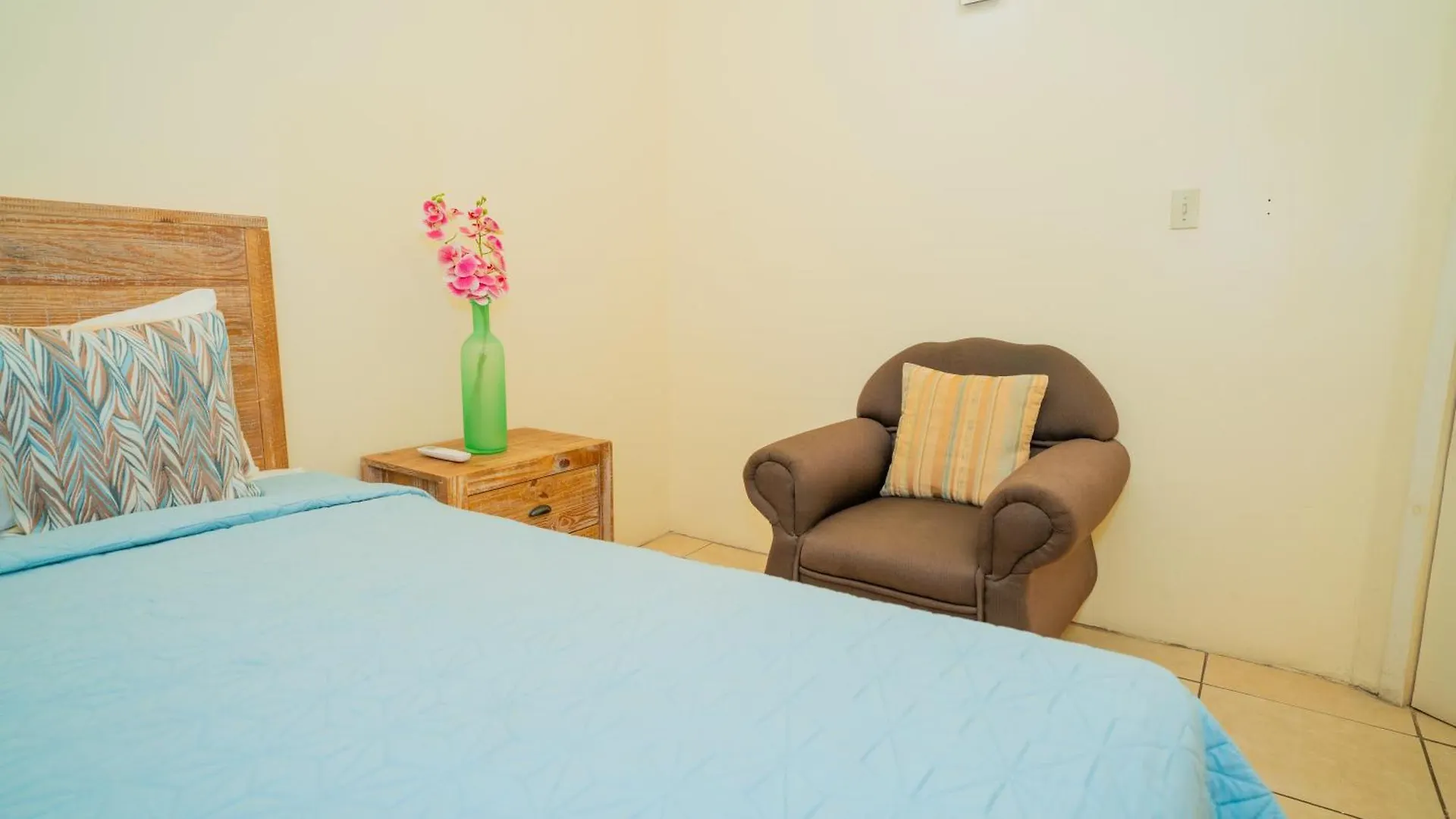 Connie'S Comfort Suites St. John's