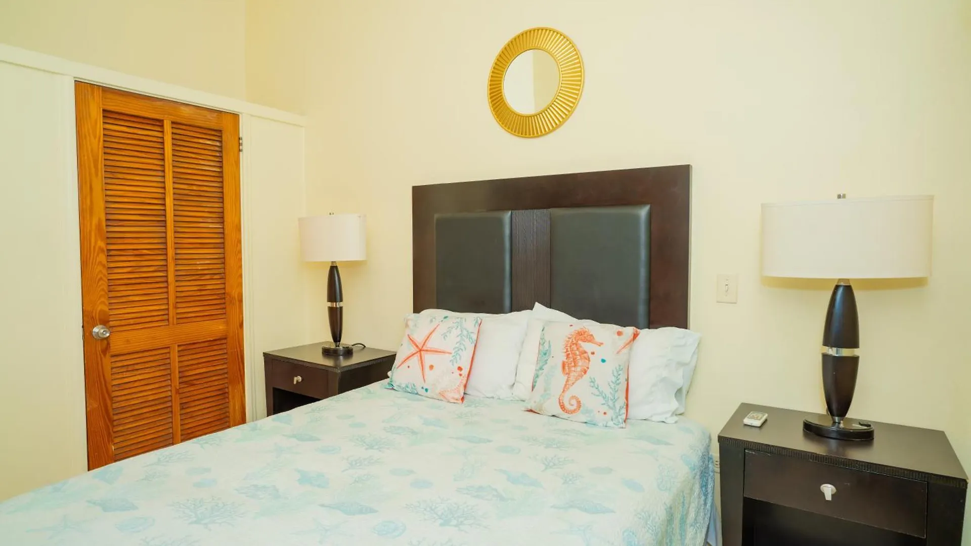 Connie'S Comfort Suites St. John's 3*,  Antigua/Barbuda