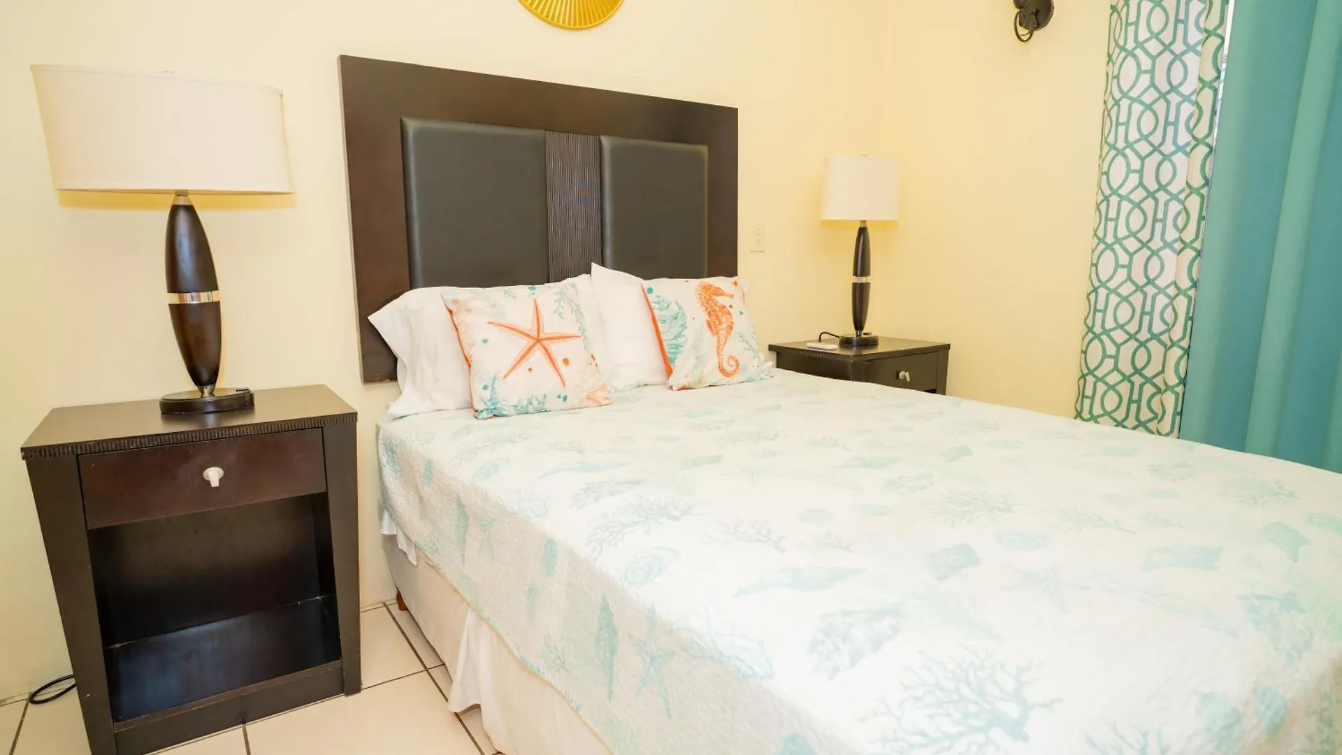 Connie'S Comfort Suites St. John's