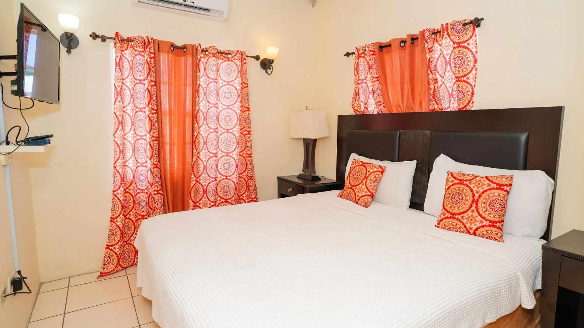 Connie'S Comfort Suites St. John's 3*,