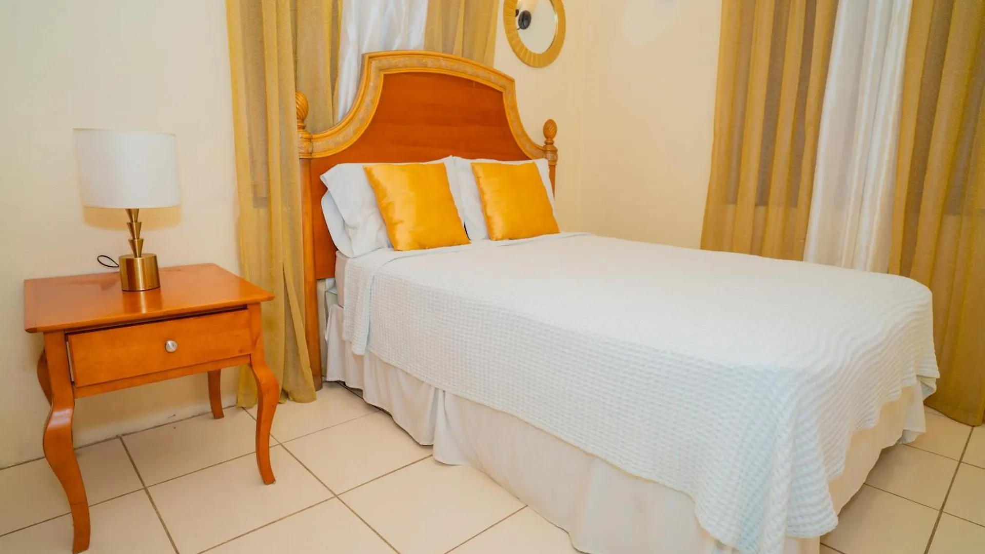 Connie'S Comfort Suites St. John's
