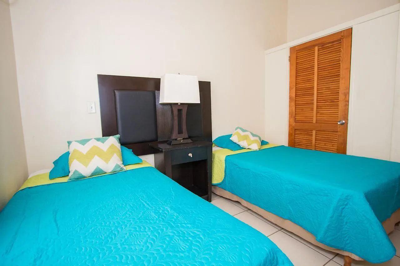 Connie'S Comfort Suites St. John's 3*,