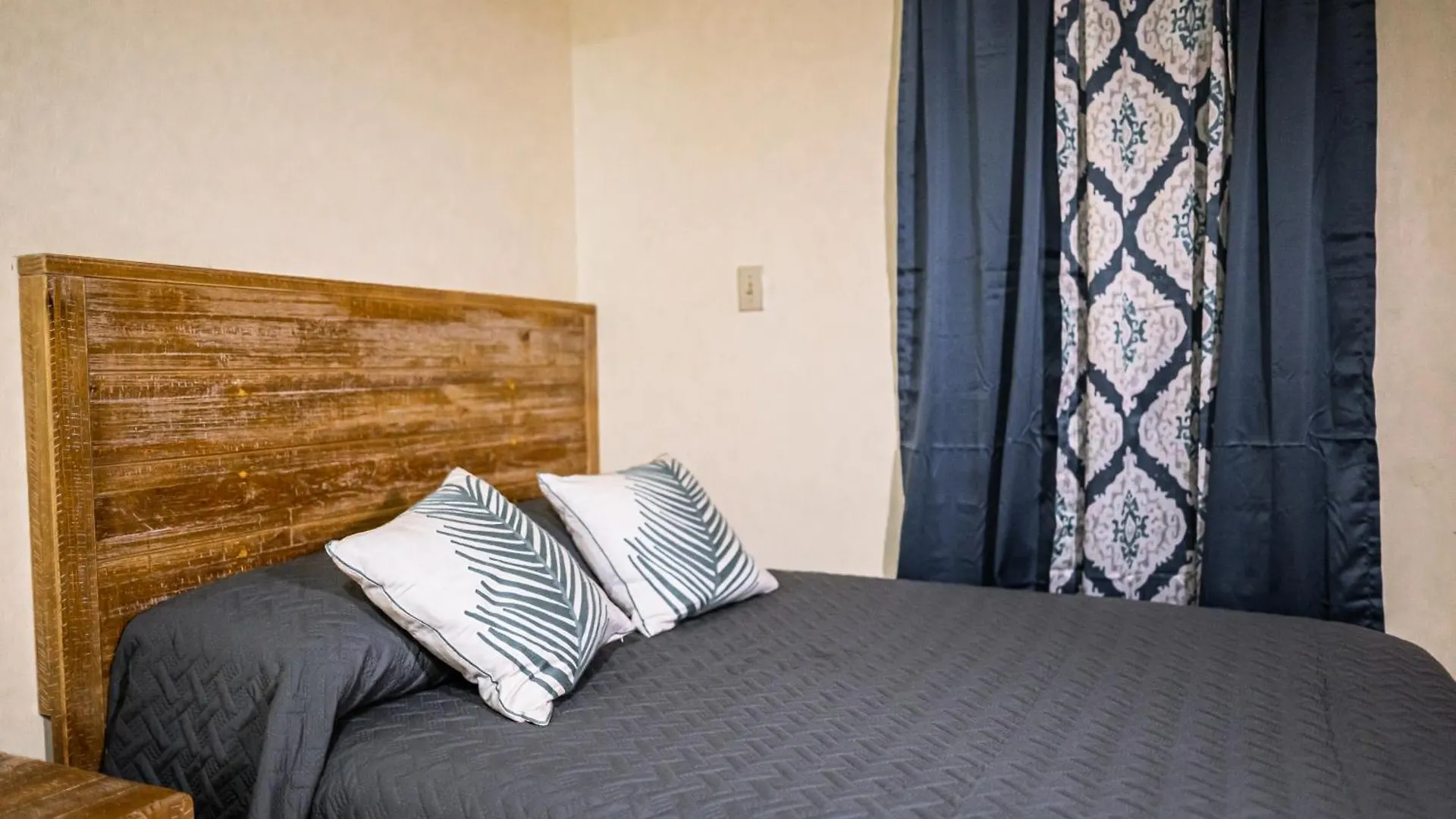 Connie'S Comfort Suites St. John's Aparthotel
